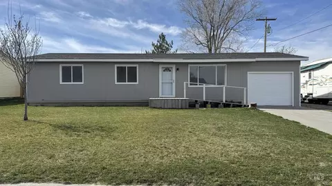 101 Sunset Cir, Buhl, ID 83316