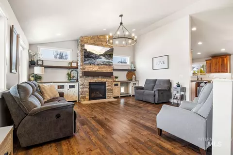 Living - 744 Midnight Sun Loop, Twin Falls, ID 83301 photo 1 of 2