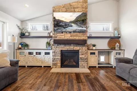 Living - 744 Midnight Sun Loop, Twin Falls, ID 83301 photo 2 of 2