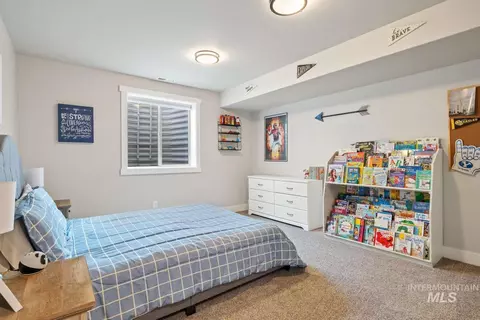 Bedroom - 744 Midnight Sun Loop, Twin Falls, ID 83301 photo 8 of 9