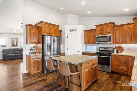 Kitchen - 744 Midnight Sun Loop, Twin Falls, ID 83301 photo 2 of 3