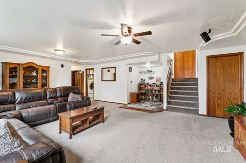 Living - 710 Keogh Ln, Caldwell, ID 83607 photo 1 of 2