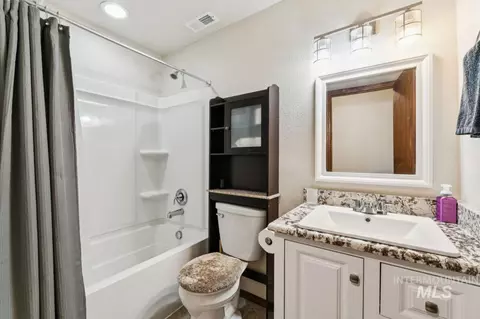 Bath - 710 Keogh Ln, Caldwell, ID 83607 photo 4 of 4