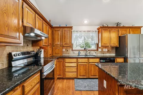 Kitchen - 710 Keogh Ln, Caldwell, ID 83607 photo 2 of 3