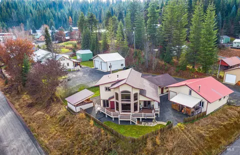 204 S 2nd St, Elk River, ID 83827
