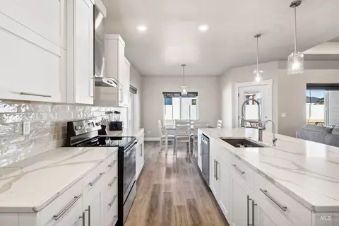 Kitchen - 704 Midnight Sun Loop, Twin Falls, ID 83301 photo 2 of 2