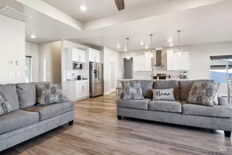 Living - 704 Midnight Sun Loop, Twin Falls, ID 83301 photo 2 of 2