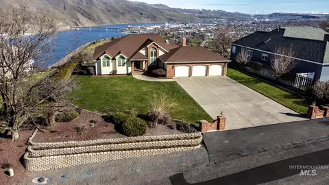 2530 Valleyview Dr, Clarkston, WA 99403