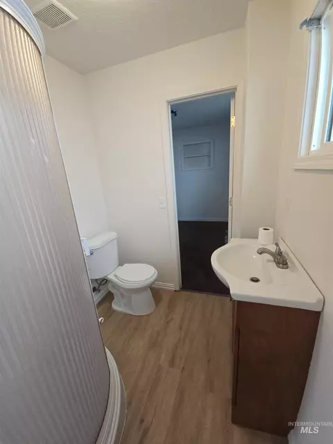 Bath - 1110 Normal Ave, Burley, ID 83318 photo 1 of 2