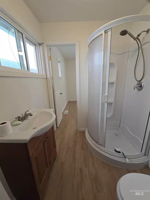 Bath - 1110 Normal Ave, Burley, ID 83318 photo 2 of 2