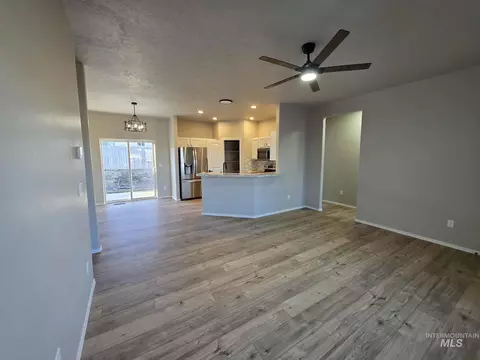 Living - 929 22nd Ave E, Jerome, ID 83338 photo 1 of 2