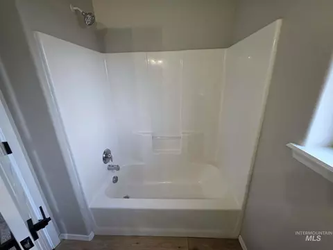 Bath - 929 22nd Ave E, Jerome, ID 83338 photo 3 of 4