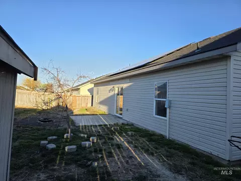 Exterior - 929 22nd Ave E, Jerome, ID 83338 photo 8 of 10