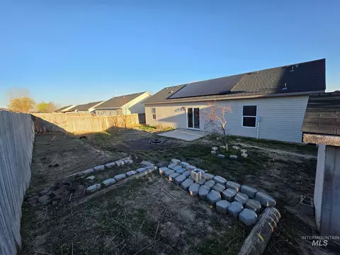 Exterior - 929 22nd Ave E, Jerome, ID 83338 photo 5 of 10