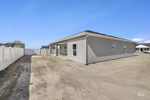 Exterior - 821 23rd Ave E, Jerome, ID 83338 photo 3 of 5