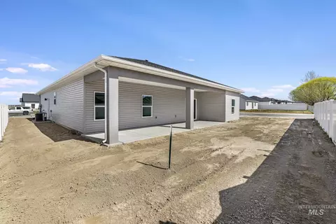 Exterior - 821 23rd Ave E, Jerome, ID 83338 photo 2 of 5