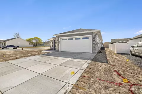 Exterior - 821 23rd Ave E, Jerome, ID 83338 photo 4 of 5