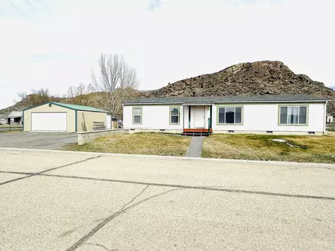 1304 Young Field Ave, Jordan Valley, OR 97910