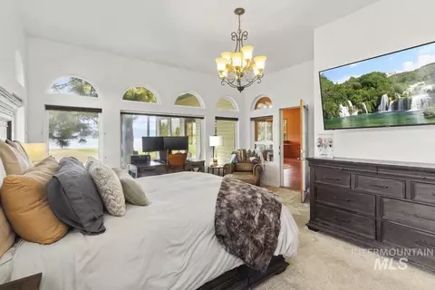 Bedroom - 131 Par Dr, Cascade, ID 83611 photo 1 of 8
