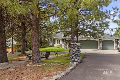 Exterior - 131 Par Dr, Cascade, ID 83611 photo 8 of 9
