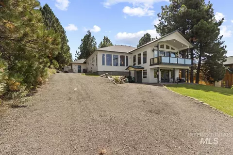 Exterior - 131 Par Dr, Cascade, ID 83611 photo 7 of 9