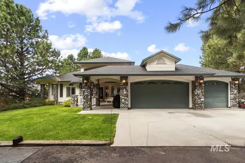 Exterior - 131 Par Dr, Cascade, ID 83611 photo 6 of 9