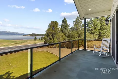 Exterior - 131 Par Dr, Cascade, ID 83611 photo 2 of 9