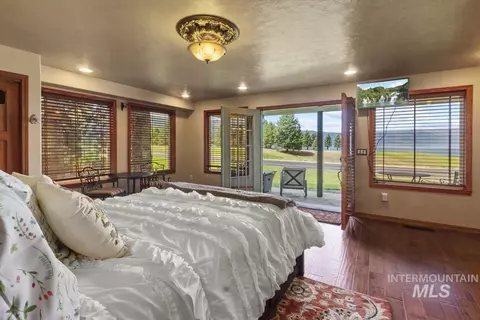Bedroom - 131 Par Dr, Cascade, ID 83611 photo 8 of 8