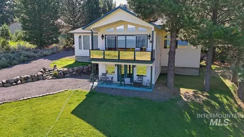 Exterior - 131 Par Dr, Cascade, ID 83611 photo 5 of 9