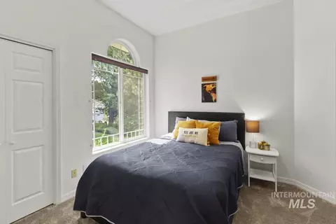 Bedroom - 131 Par Dr, Cascade, ID 83611 photo 3 of 8