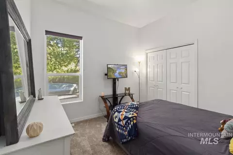 Bedroom - 131 Par Dr, Cascade, ID 83611 photo 4 of 8