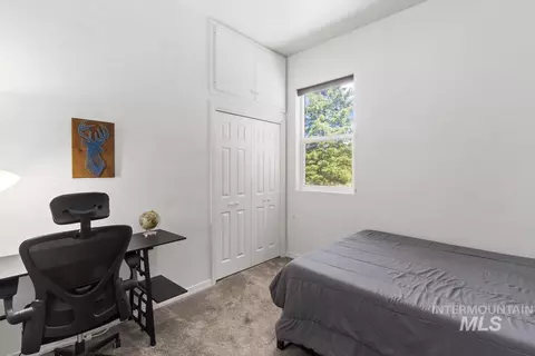 Bedroom - 131 Par Dr, Cascade, ID 83611 photo 5 of 8