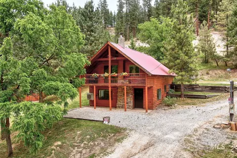 10 Crick Rd, Garden Valley, ID 83622