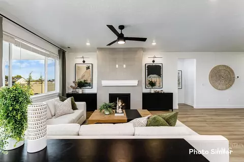 Living - 15087 Cloud Crest Ave, Caldwell, ID 83607 photo 3 of 4