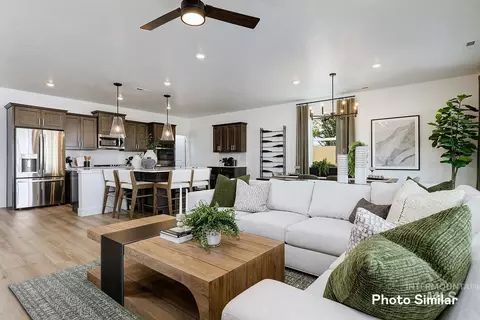 Living - 15087 Cloud Crest Ave, Caldwell, ID 83607 photo 2 of 4
