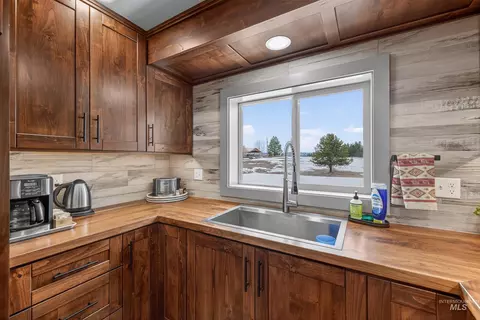 Kitchen - 304 Samson Ct, Mccall, ID 83638 photo 3 of 4