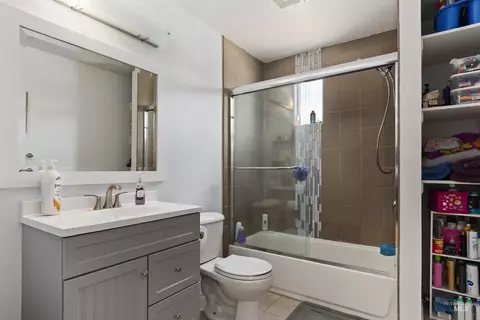 Bath - 1159 E Wright St, Boise, ID 83706 photo 4 of 6