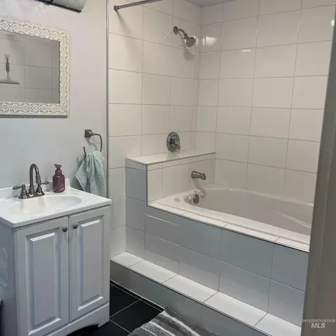Bath - 1159 E Wright St, Boise, ID 83706 photo 5 of 6