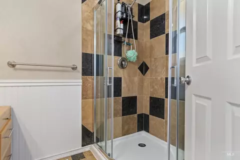 Bath - 1159 E Wright St, Boise, ID 83706 photo 3 of 6
