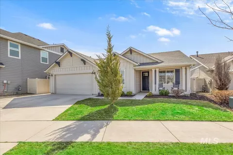 5825 W Daphne Dr, Meridian, ID 83646