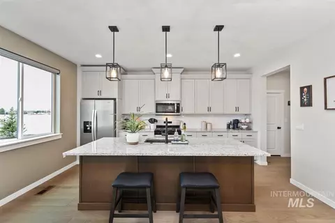 8056 S Diamond River Ave, Meridian, ID 83642