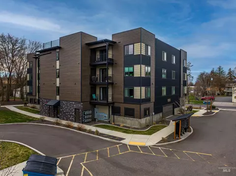 109 N Almon St #203, Moscow, ID 83843