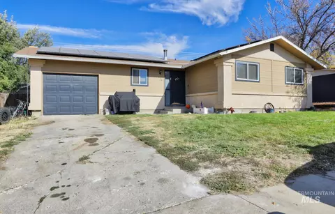 130 E Morris Ct, Kuna, ID 83634