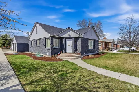 123 S Holly St, Nampa, ID 83686