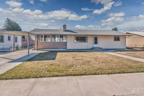 647 NW 3rd St, Ontario, OR 97914