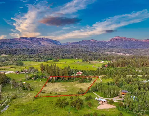 14055 Deerfield Rd, Mccall, ID 83638