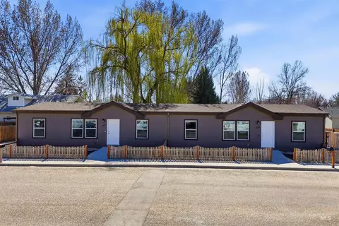 352 E 374 E Idaho St, Middleton, ID 83644