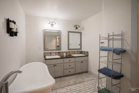 Bath - 546 Arrowhead Cir, Jerome, ID 83338 photo 1 of 3