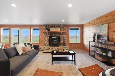 Living - 10261 Turner Dr, Middleton, ID 83644 photo 4 of 4