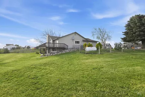 Exterior - 10261 Turner Dr, Middleton, ID 83644 photo 3 of 7